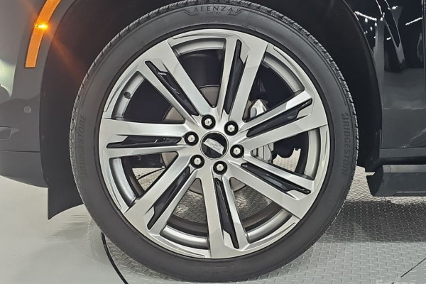 2025 Cadillac Escalade с пробегом 18 777 км