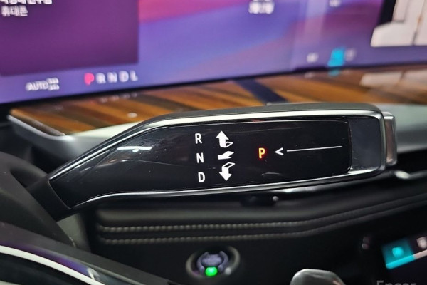 2025 Cadillac Escalade с пробегом 18 777 км