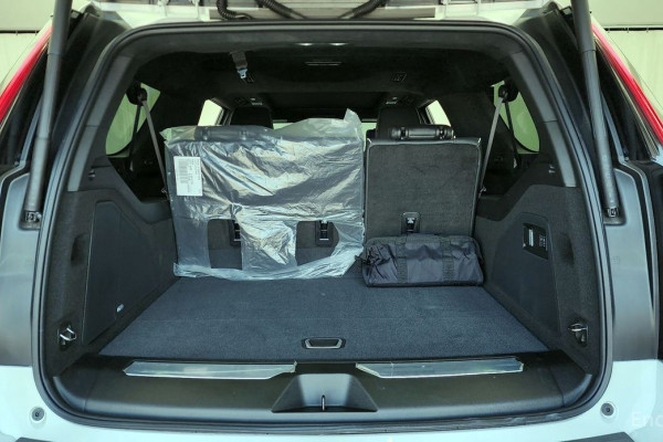 2025 Cadillac Escalade с пробегом 14 837 км