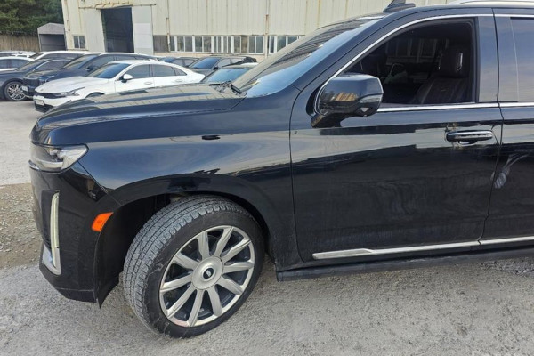 2022 Cadillac Escalade с пробегом 99 376 км