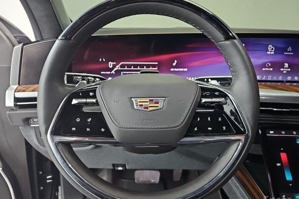 2025 Cadillac Escalade с пробегом 18 777 км