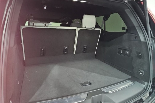 2025 Cadillac Escalade с пробегом 18 777 км