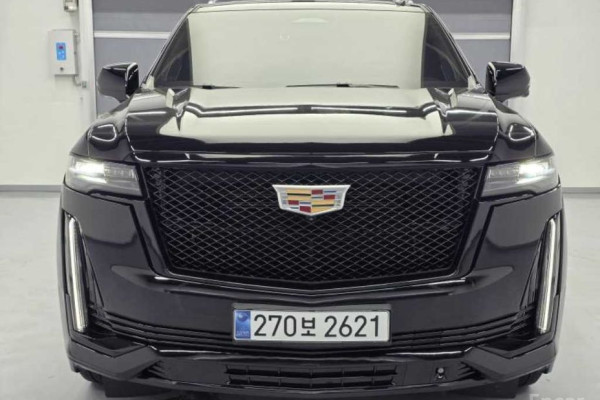 2023 Cadillac Escalade с пробегом 16 334 км