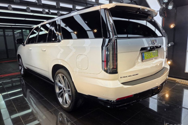 2025 Cadillac Escalade с пробегом 1 550 км
