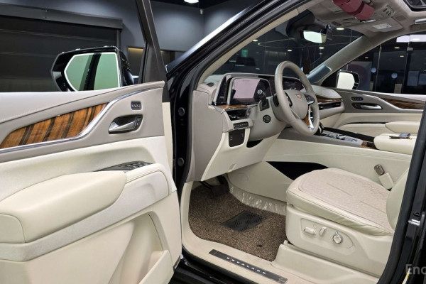 2023 Cadillac Escalade с пробегом 26 633 км