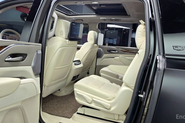 2023 Cadillac Escalade с пробегом 26 633 км