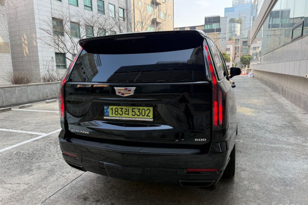 2025 Cadillac Escalade с пробегом 2 400 км