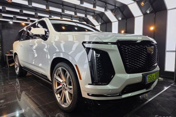 2025 Cadillac Escalade с пробегом 1 550 км