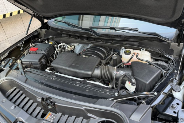 2025 Cadillac Escalade с пробегом 2 400 км