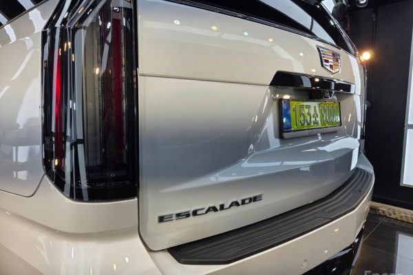 2025 Cadillac Escalade с пробегом 1 550 км