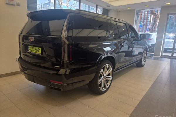 2025 Cadillac Escalade с пробегом 9 244 км