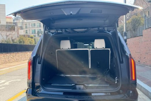 2025 Cadillac Escalade с пробегом 1 300 км