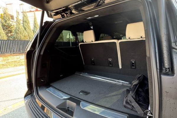 2025 Cadillac Escalade с пробегом 1 300 км