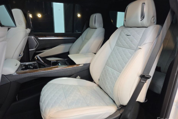 2025 Cadillac Escalade с пробегом 1 550 км