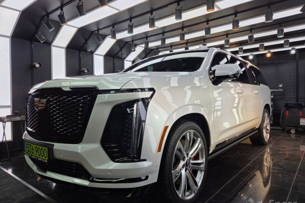 2025 Cadillac Escalade с пробегом 1 550 км