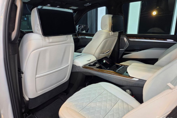 2025 Cadillac Escalade с пробегом 1 550 км