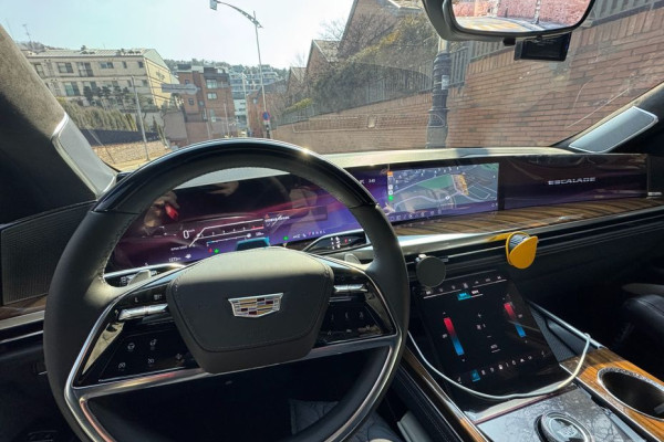 2025 Cadillac Escalade с пробегом 1 300 км