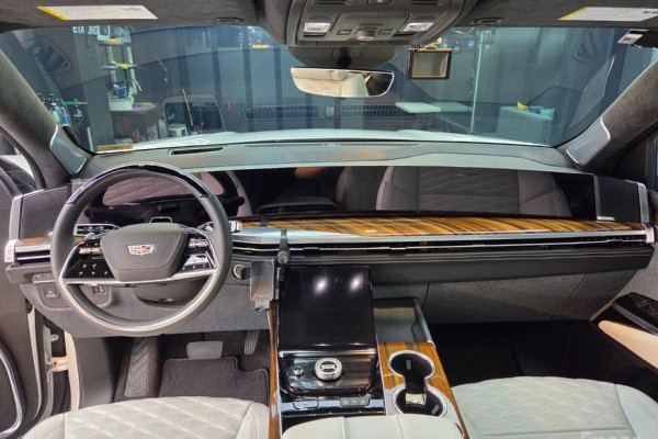 2025 Cadillac Escalade с пробегом 1 550 км