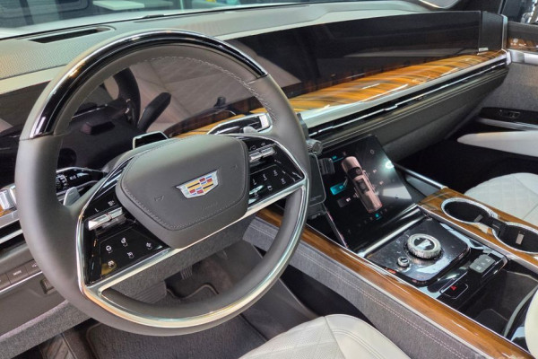 2025 Cadillac Escalade с пробегом 1 550 км