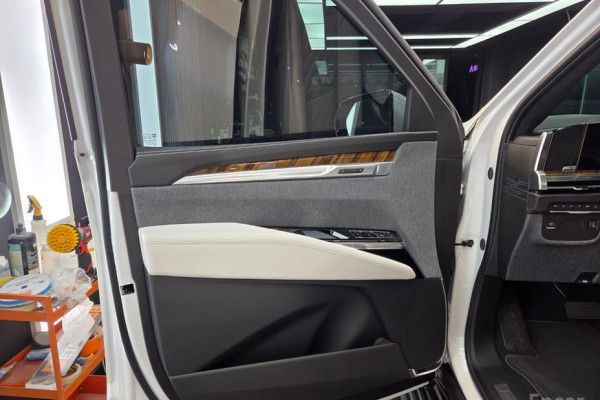 2025 Cadillac Escalade с пробегом 1 550 км