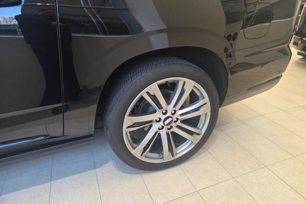 2025 Cadillac Escalade с пробегом 9 244 км