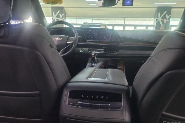 2022 Cadillac Escalade с пробегом 69 318 км