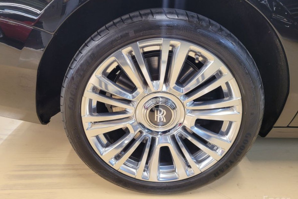 2023 Rolls-Royce Ghost с пробегом 15 552 км