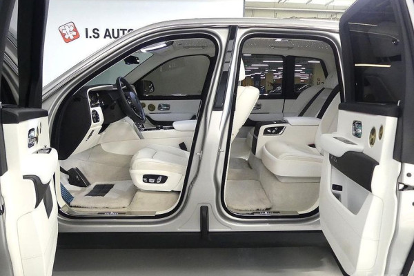 2023 Rolls-Royce Cullinan с пробегом 9 200 км