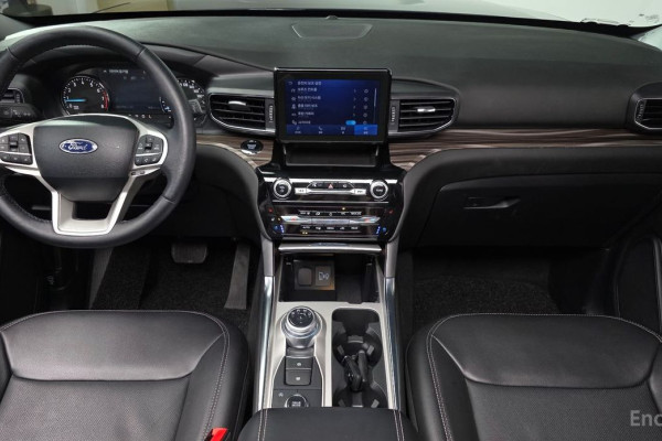 2023 Ford Explorer с пробегом 10 057 км