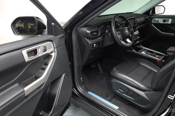 2023 Ford Explorer с пробегом 10 057 км