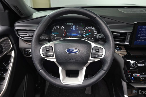 2023 Ford Explorer с пробегом 10 057 км