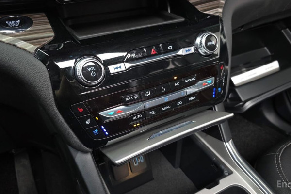 2023 Ford Explorer с пробегом 10 057 км