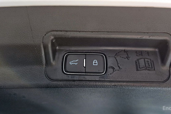 2022 Ford Explorer с пробегом 18 637 км