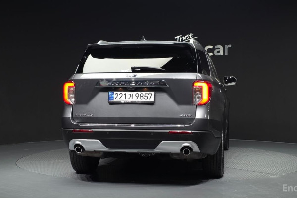 2022 Ford Explorer с пробегом 28 044 км