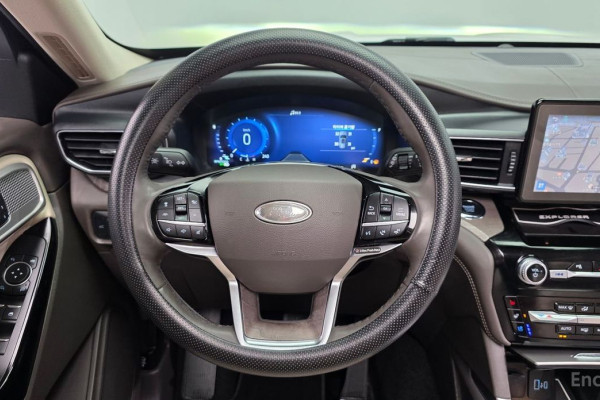 2022 Ford Explorer с пробегом 28 571 км