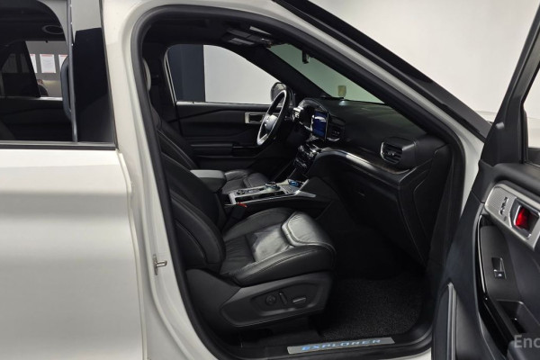 2023 Ford Explorer с пробегом 16 055 км