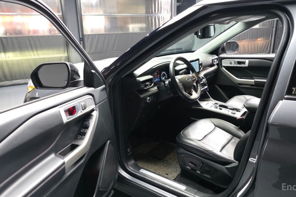 2022 Ford Explorer с пробегом 28 044 км