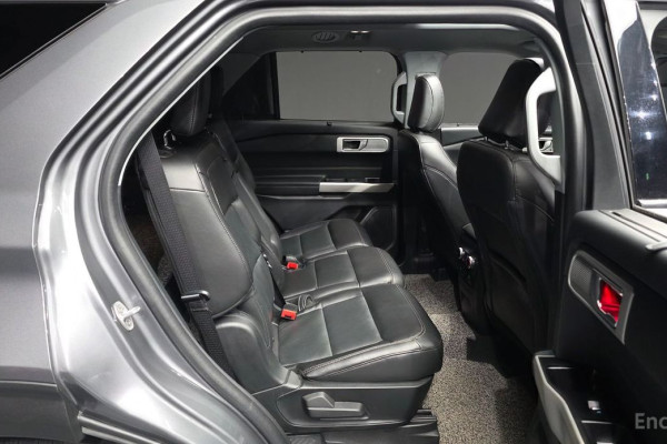 2022 Ford Explorer с пробегом 28 044 км