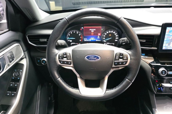 2022 Ford Explorer с пробегом 28 044 км