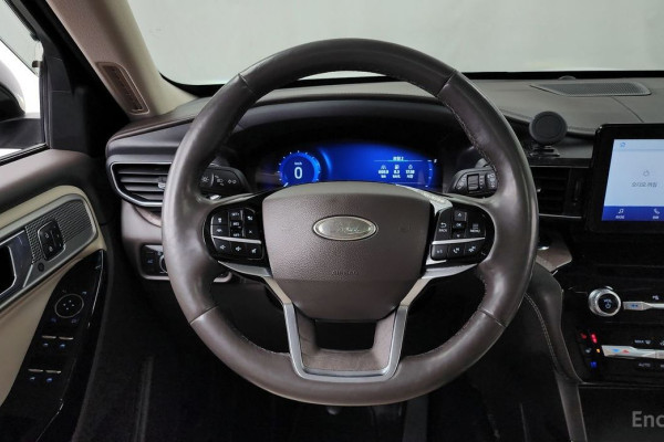 2022 Ford Explorer с пробегом 77 013 км