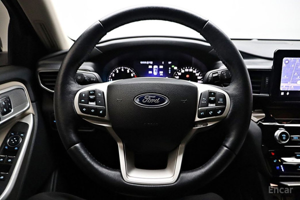 2023 Ford Explorer с пробегом 18 371 км