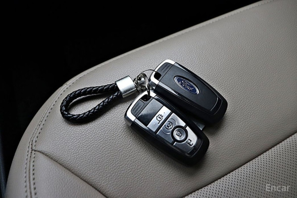 2023 Ford Explorer с пробегом 18 371 км