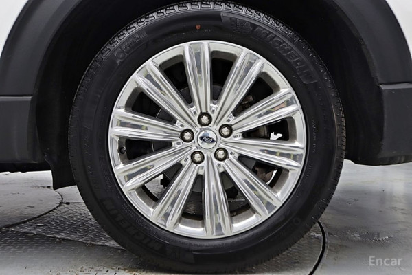 2023 Ford Explorer с пробегом 18 371 км