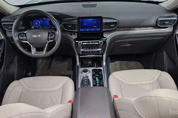 2022 Ford Explorer с пробегом 27 992 км