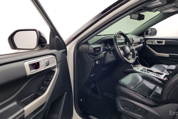 2023 Ford Explorer с пробегом 22 192 км