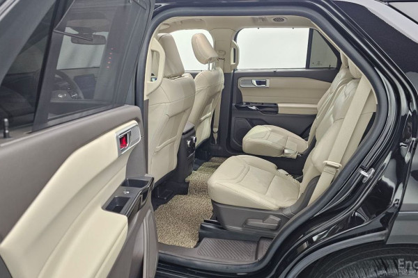 2022 Ford Explorer с пробегом 27 992 км