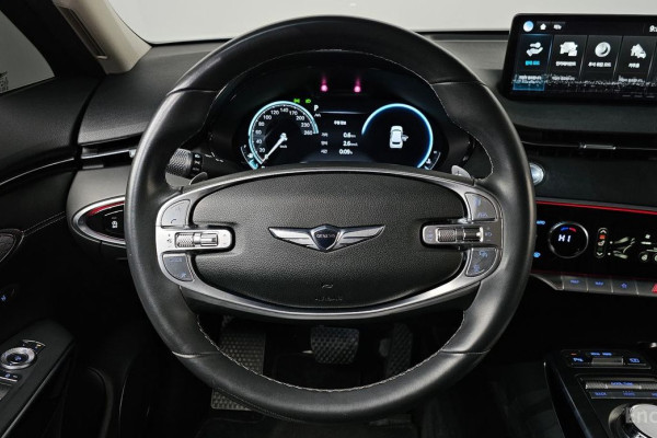 2021 Genesis GV70 с пробегом 75 688 км