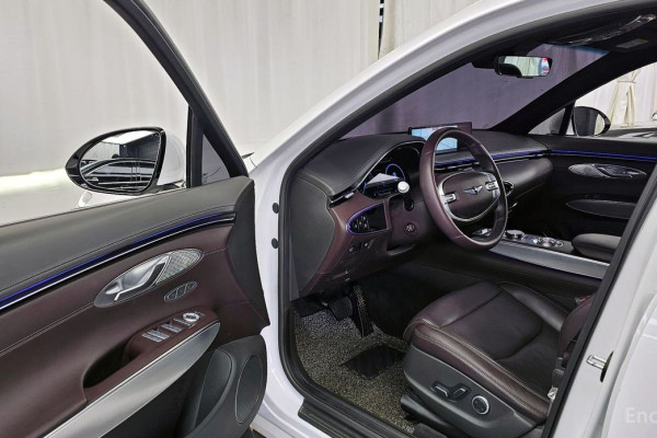 2021 Genesis GV70 с пробегом 73 036 км