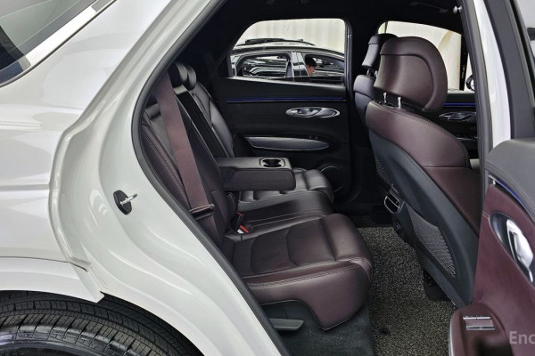 2021 Genesis GV70 с пробегом 73 036 км