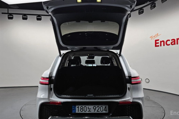 2021 Genesis GV70 с пробегом 75 688 км